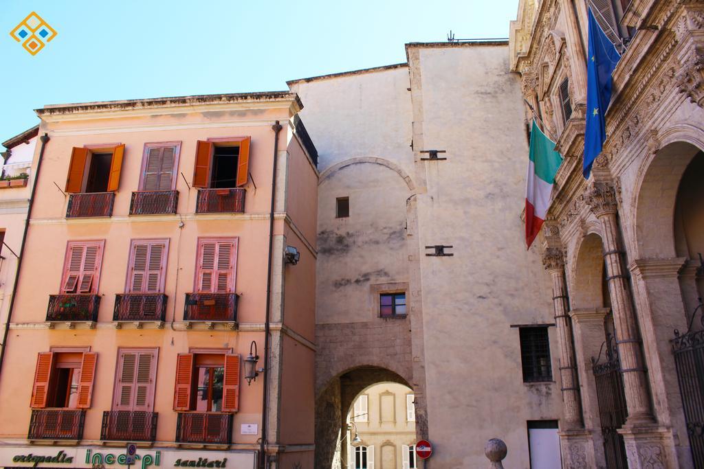 Torre Dello Sperone Lägenhet Cagliari Exteriör bild